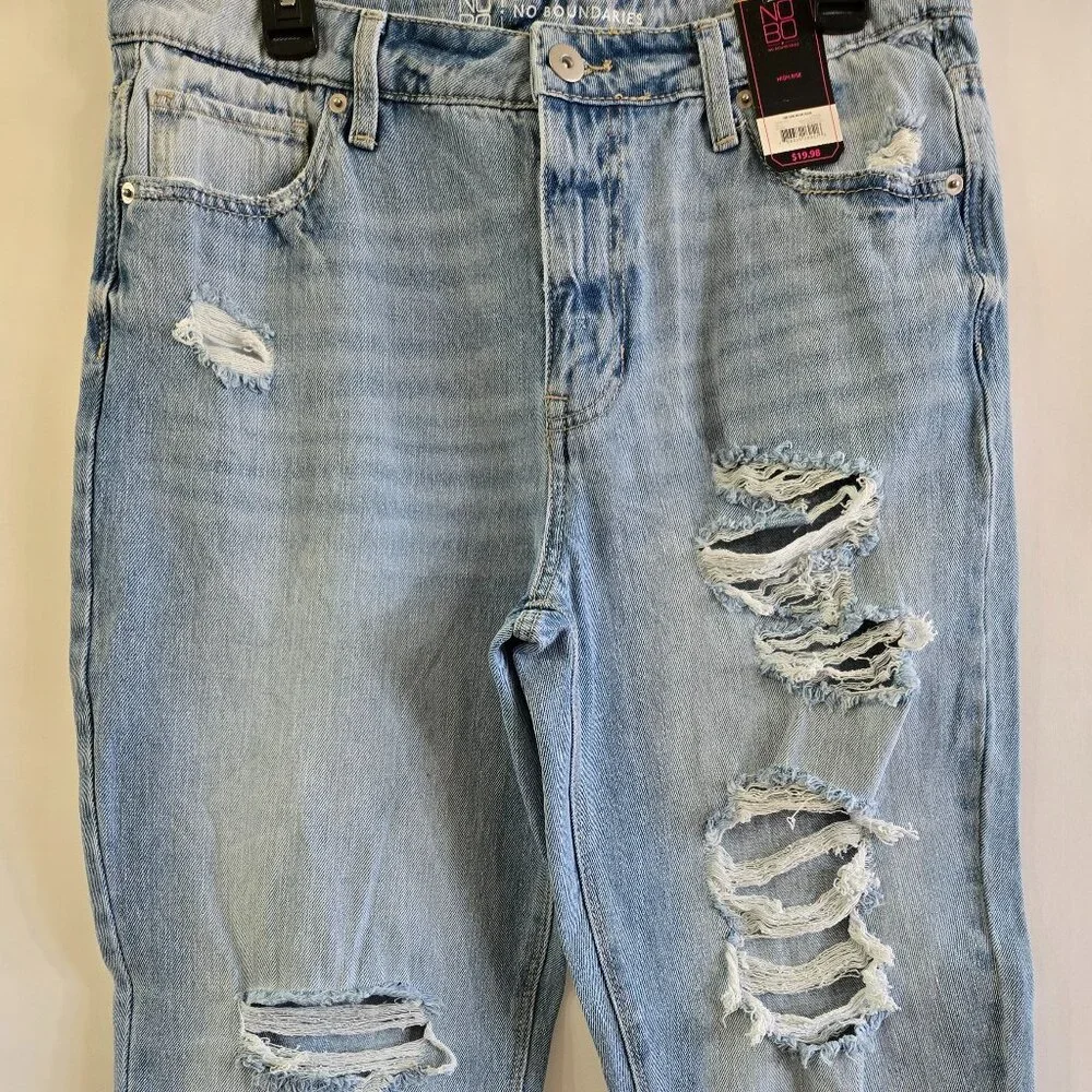 No Boundaries Jeans - Picture 5 of 11